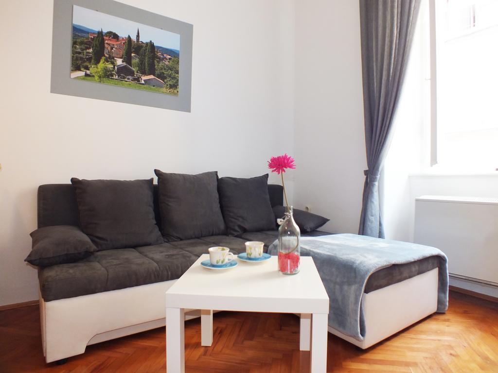 Apartman Draguc พูลา ภายนอก รูปภาพ